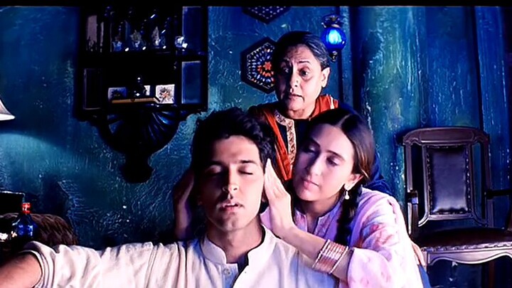 Fiza by Karishma Kapoor & Hrithik Roshan (2000)