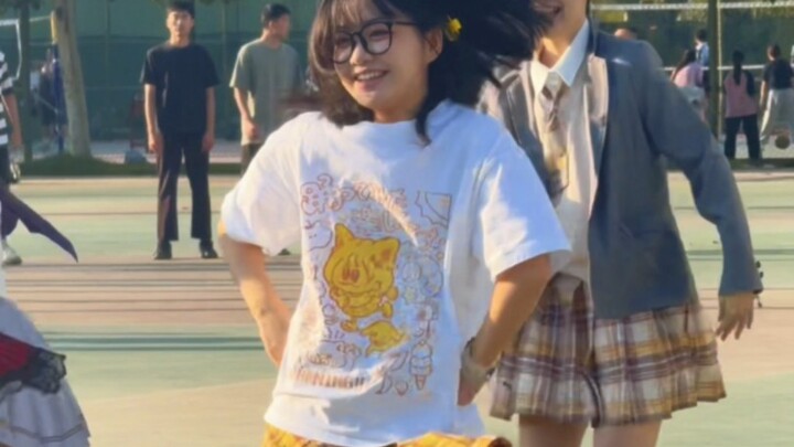 I heard the otaku dance during the Kpop dance and I rushed to it