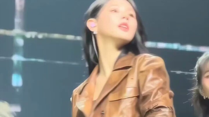 ลูกเตะบินจากพี่เมี้ยน