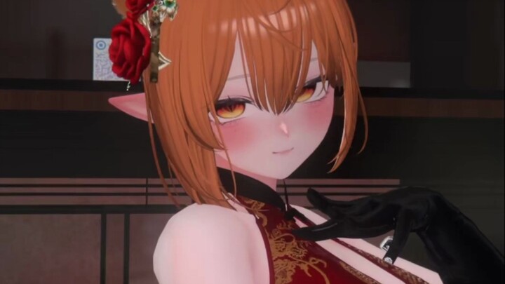 Bước đi nhẹ nhàng, xinh xắn của mèo con trong sườn xám.