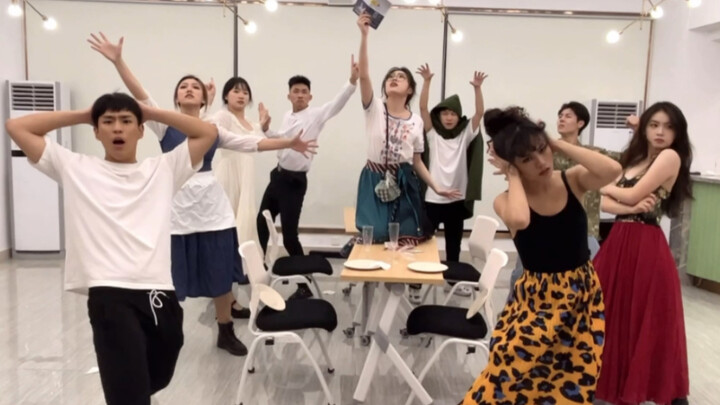 إعادة إنتاج أغنية «نحن لا نتحدث عن برونو»!