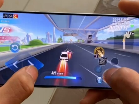 เพื่อนร่วมห้องอ้างว่าตัวเองเป็นเซียนเกมแข่งรถ