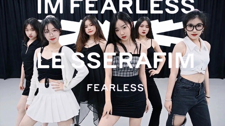 LESSERAFIM - Fearless นี่ระดับมัธยมต้น-ปลายเหรอ? เปิดเผยห้องซ้อมล่าสุดของ “เฟิร์ลเลส” แล้ว!