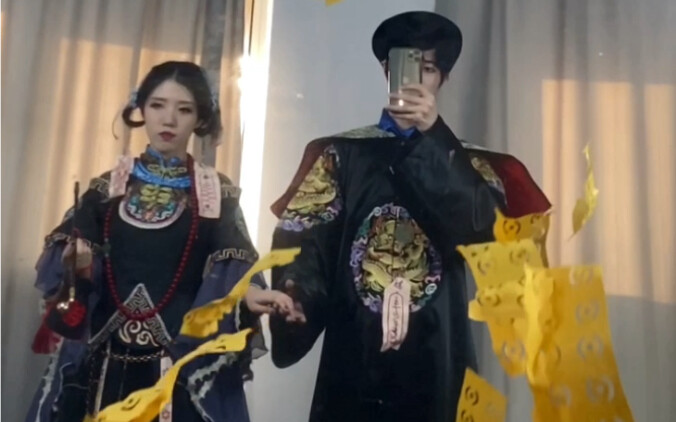เมื่อสองยูทูบเบอร์สายฮั่นฝูเปลี่ยนมาใส่ชุดนี้…