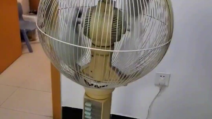 Hermès di antara kipas angin!