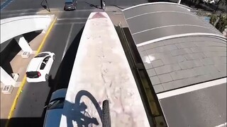 مع صديق مثلي متى تعودين إلى المنزل؟