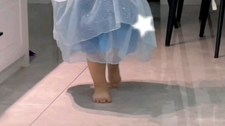 Don’t wanna disturb his blissful moment—maybe there’s a princess living in his heart!