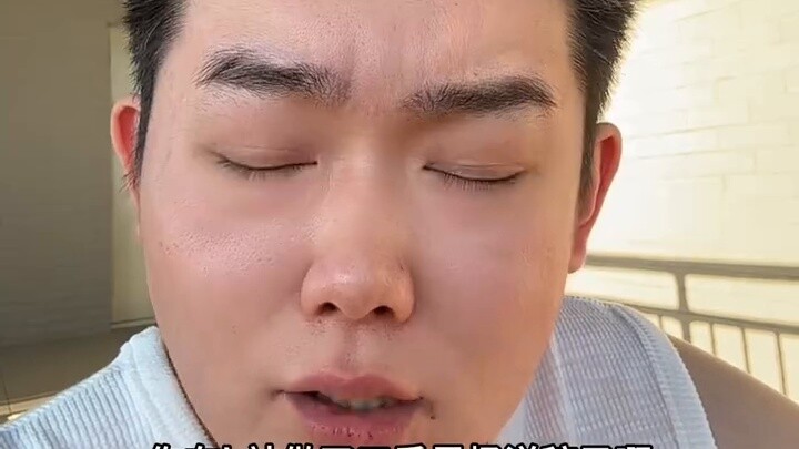 คุณครูคะ ช่วยอธิบายให้ฟังหน่อยได้ไหมคะ ว่าทำไมถึงกินอาหารของหยางหยาง แล้วยังโฆษณาหยางดำอีก