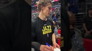 #JAZZ Signing Autograph at #FILIPINO NIGHT #Clippers #jordanclarkson #laurimarkkanen
