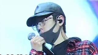 [Bo Jun Yi Xiao] 4.3 New Sugar never gets hurt without reason. He is sick. Brother Zhan, be careful.