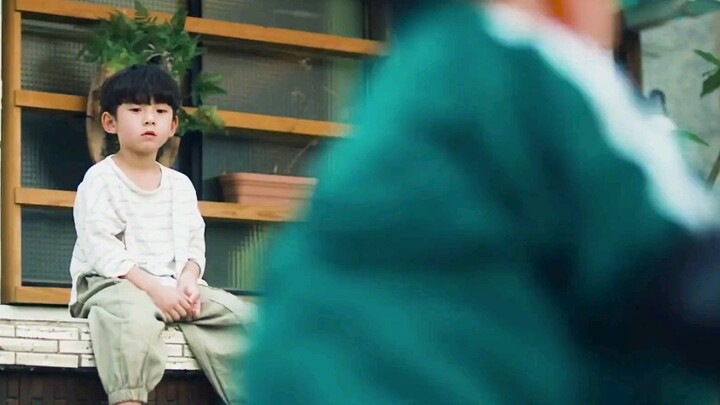 Sangat tidak aman, sangat hati-hati, betapa takutnya dia ditinggalkan lagi #justalgorithm#陈博林# Aku j