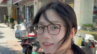 有这么漂亮的女朋友想生气都难