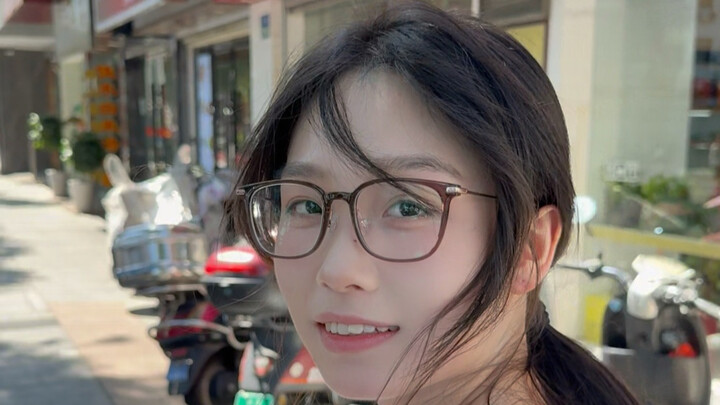 有这么漂亮的女朋友想生气都难