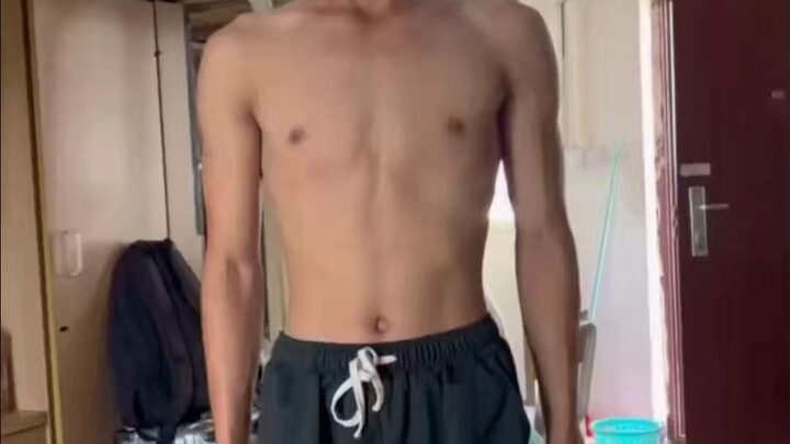 Chỉ một phút ngắn ngủi ghi lại sự thay đổi vóc dáng trong suốt 8 tháng