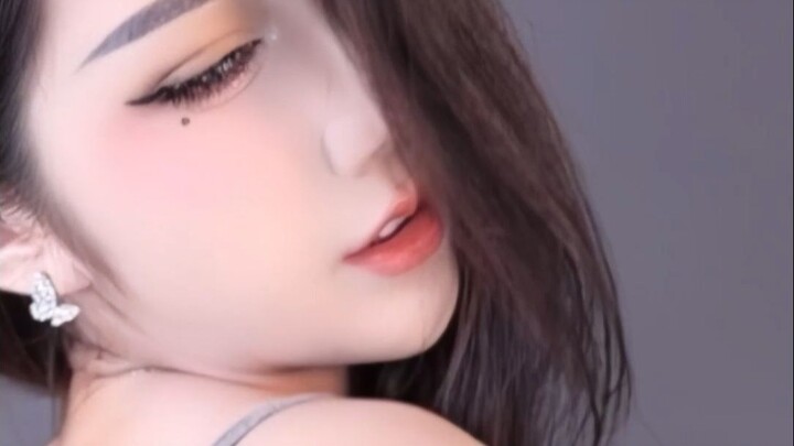 Klip Tarian Goyang Bos Mobil: Max Oazo & OJAX — It's My Life dalam Mode Potret