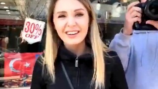 นี่คือลอเรน เซาเทิร์น เป็นเจ้าของ โดยนักข่าวพูดเกี่ยวกับความหลากหลายในออสเตรเลีย