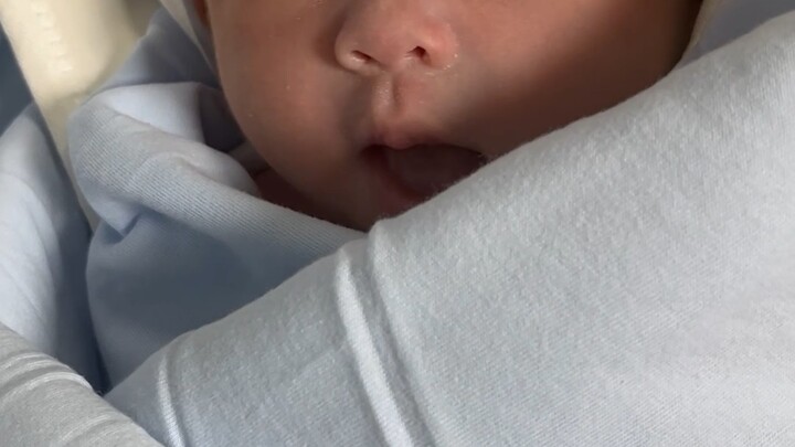 فرحة بابنة عزيزة [tv_ابتسامة مائلة] لذلك سميت سون...