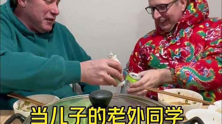 Hari ini makan hot pot dengan keluarga teman sekelas bule putraku, sambil menikmati hidangan penutup