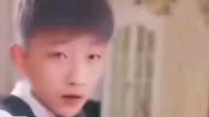 The boy just danced a section of "Yan" and his legs were broken by the housekeeper