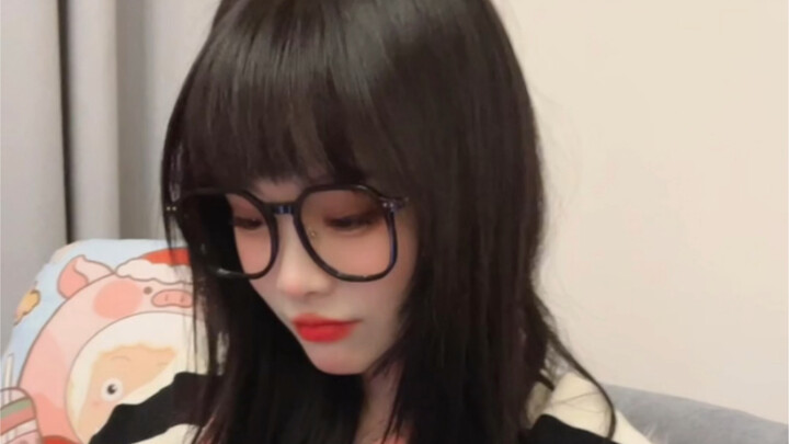 จะมีเรื่องอะไรอันตรายไปกว่าการชมเพื่อนสนิทของเธออีกนะ?