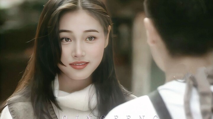 The moment she took off her glasses left not just the male lead speechless!