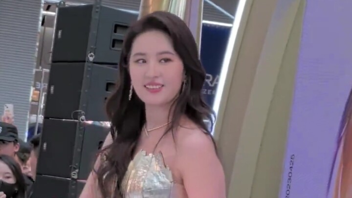 Sự kiện của Shiseido mà Lưu Diệc Phi tham gia tại cửa hàng miễn thuế Hải Nam quả thực vô cùng hoành 
