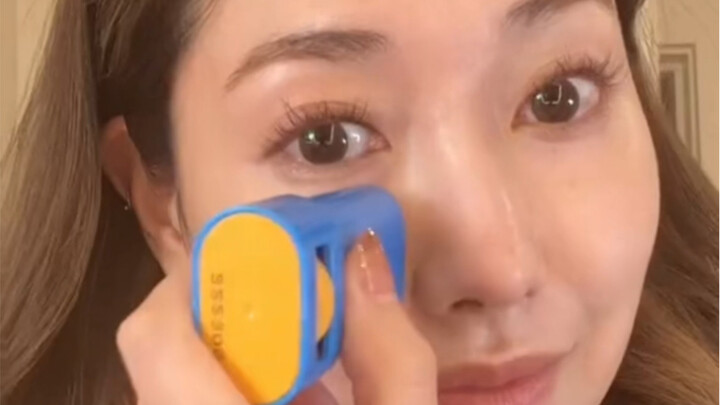 I don’t know what you all think, but I really want to own this kind of sunscreen.