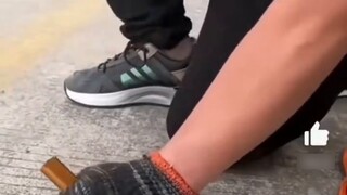 Foreign websites were hotly discussing the Chinese enthusiastic citizens who were criticized for rem