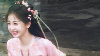 [Yu Shuxin's Eternal Night Starry River Pink Dress Reuters] Miaomiao runs towards the person she lov