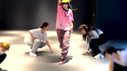 Ruang latihan tari pembukaan yena KCON