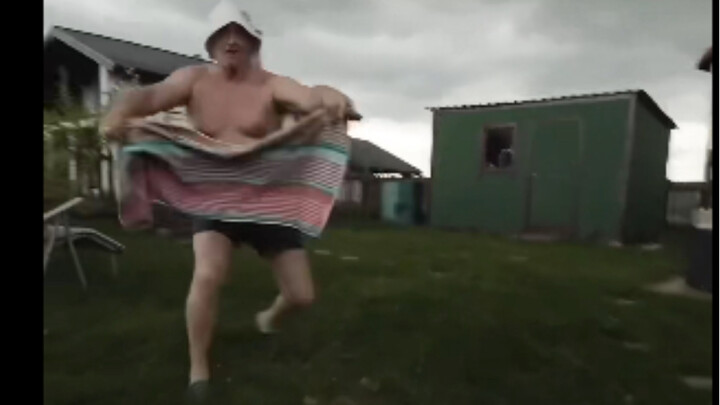 Meanwhile, a Russian gentleman suddenly appeared and started a bullfighting performance.