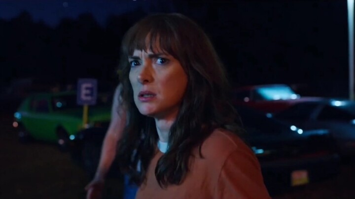 Lagipula, dia adalah Winona Ryder—pemeran dengan bayaran tertinggi sepanjang serial ini. Siapa yang 