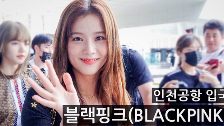 Jisoo keeps waving hello—so gentle! She’s truly an angel! BLACKPINK returned to Korea today at the a
