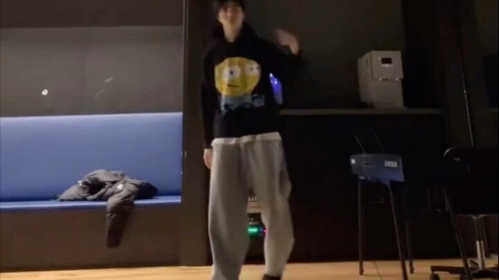 Ting Huan's livestream messed up again, just like Jennie