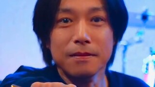 After 26 years, Gamu Takayama transforms into Ultraman Gaia again.