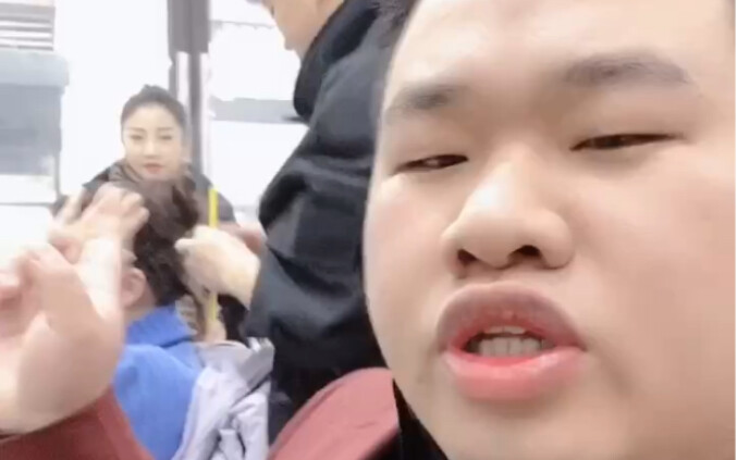 我对我的发型不是很满意