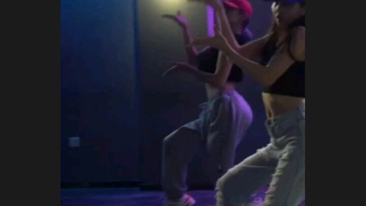 胡烨韬 | 金请夏《Chica》