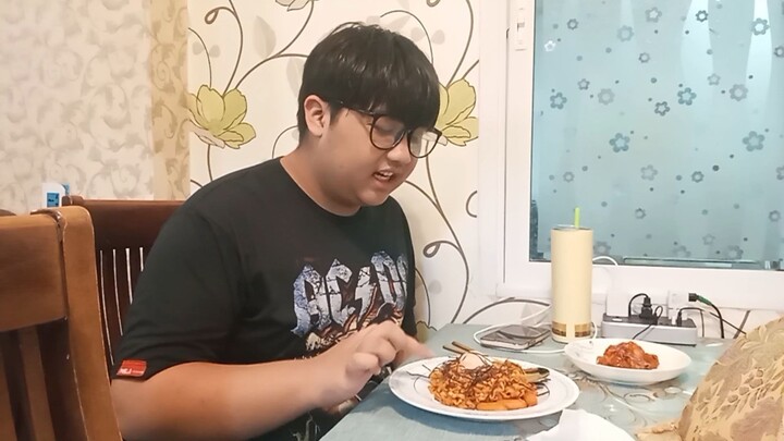 กินบะหมี่ซัมยัง