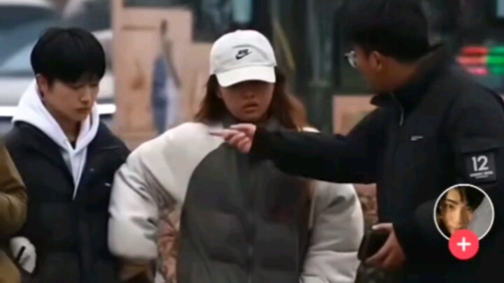 คลิปเด็กสาวชาวจีนปกป้องเด็กชายที่ถูกกลั่นแกล้ง ได้รับไลก์จากต่างประเทศกว่า 2 ล้านครั้ง ชาวเน็ตต่างชา