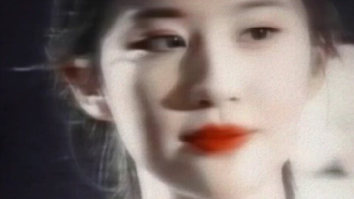 ว่ากันว่าช่วงนี้ “แสงจันทร์ขาว” กำลังแรงสุดจนติดเทรนด์อีกแล้ว งานนี้สาวคนนี้ได้รับความสนใจไปเต็มๆ เล