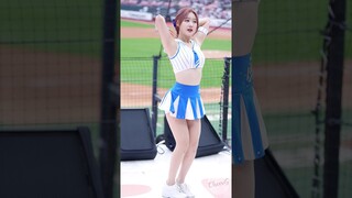 머리 넘기는거 진짜 예술ㄷㄷ 최홍라 치어리더 HongRa