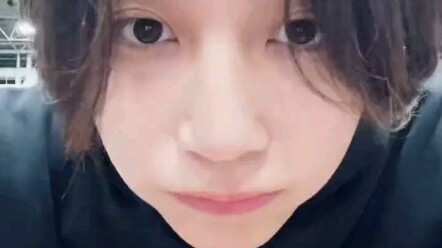 Show me! Each person should watch it at least ten times. Thank you, Yoon Jeonghan! Thank you, Sakura