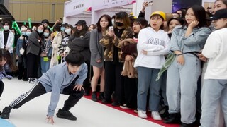 [China-Korea Cultural Exchange Performance] aya-MAMAMOO (Kpop in public Chengdu IFS roadshow stage r