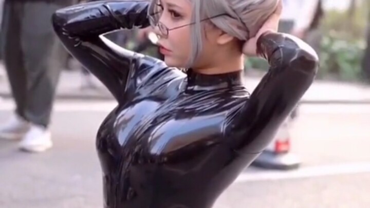 Latex Beauty COS Collection: "Excuse me, will this latex suit bulge?"