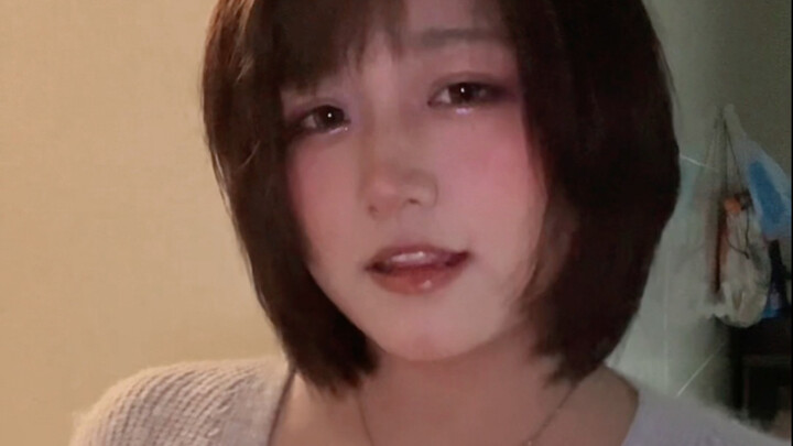 我的衣服大多数是灰色和紫色