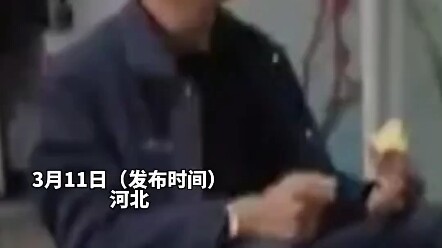 After his phone was confiscated by the teacher, the student chased after the teacher all the way hom