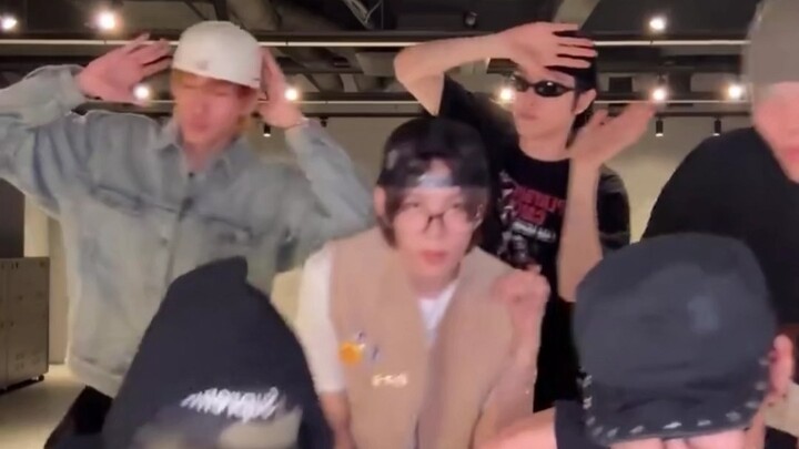 سأشاهد مقطع "سحب الكرسي" مرارًا وتكرارًا!