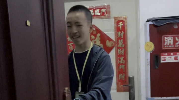 又是锻炼轩轩自己坐地铁去上课的一天，真心感谢各位摊主和大家的关爱与帮助