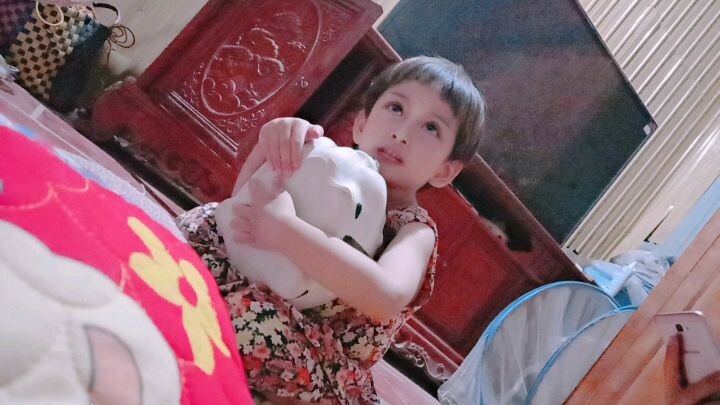 mẹ mua e con heo đất. í o í o