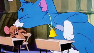 Siswa Tom sudah sebesar ini masih masuk kelas kecil hahaha